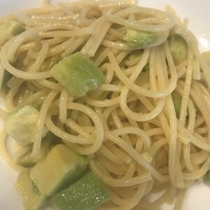 アボカドの和風パスタ